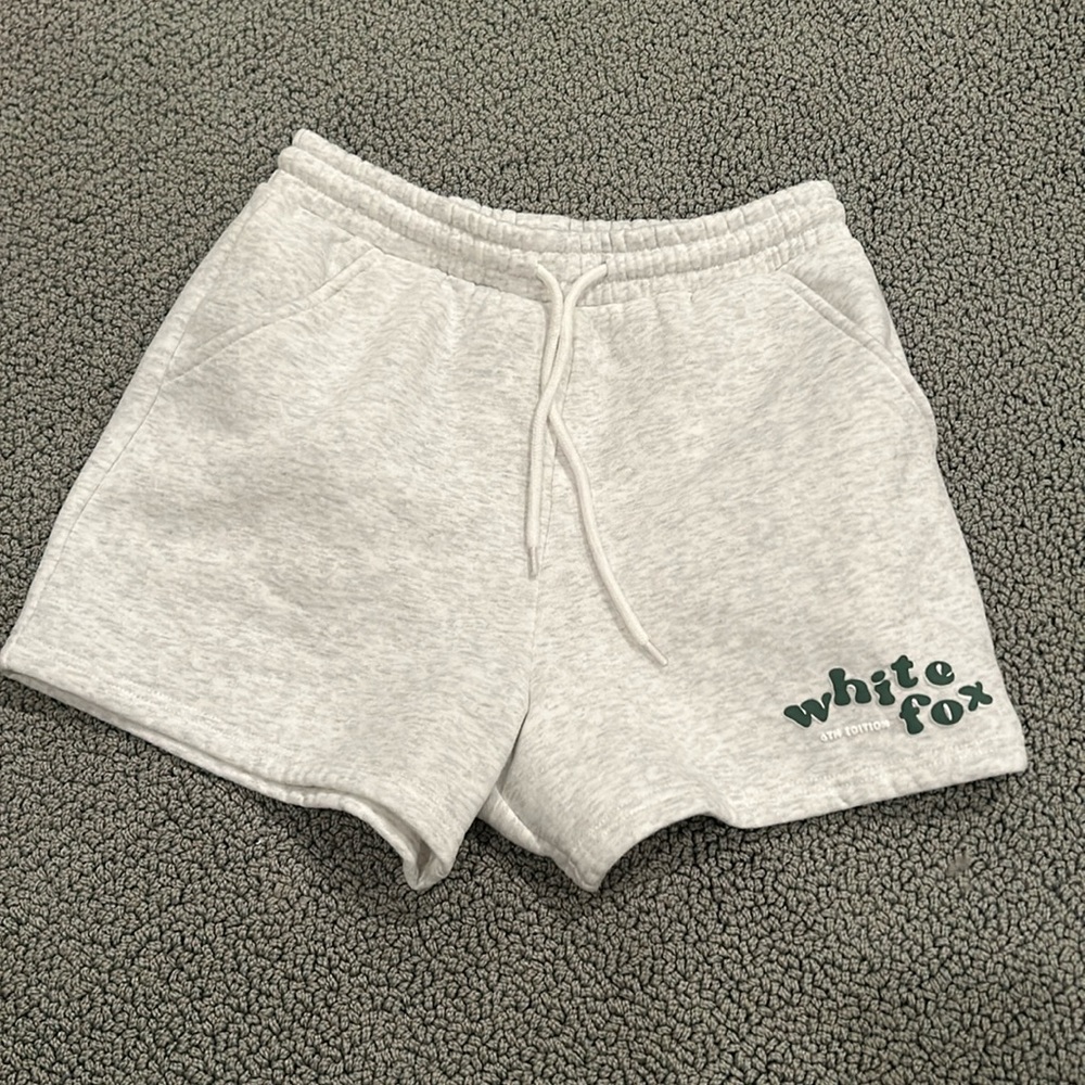 White Fox- 6th edition- greyish white/ green- size XS